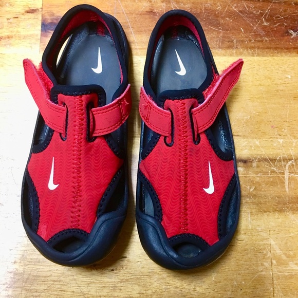 boys nike swim shoes